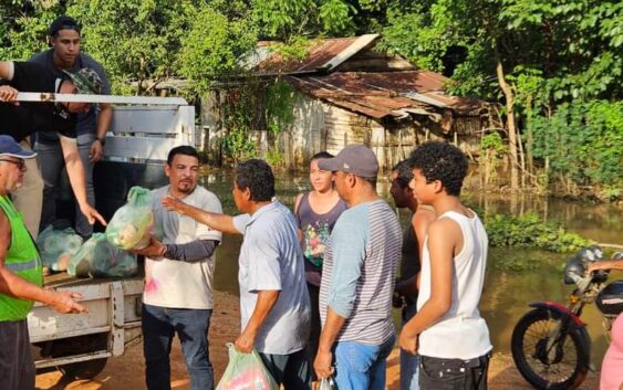 Damnificados por lluvias torrenciales en Los Tuxtlas no están solos, Gómez Cazarín los respalda