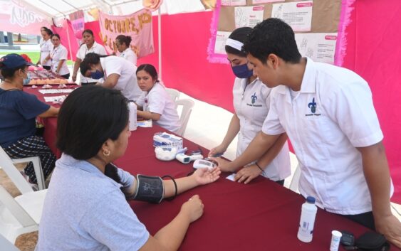 La Universidad Veracruzana realiza feria de salud con el tema “Sensibilización a la Mujer” en Agua Dulce.