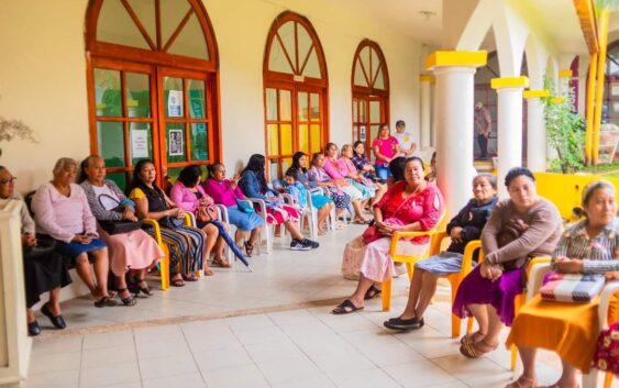 Jornada Rosa: Prevención y Esperanza para las Mujeres de Acayucan