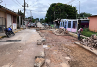 Efectúan trabajos de bacheo en el barrio Cuarto de Cosoleacaque.