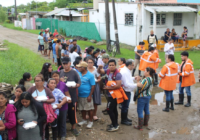 Llevan alimentos calientes y atención médica a zonas afectadas de Coatzacoalcos