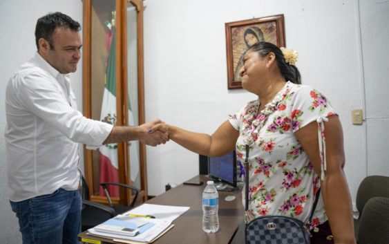 Ponciano Vázquez mantiene diálogo directo con los habitantes de Cosoleacaque.