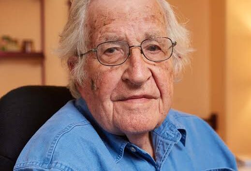 El filósofo y profesor estadounidense, Noam Chomsky, pierde la capacidad de hablar y escribir a los 95 años