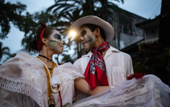 Con más de 4 mil participantes, el Desfile de Catrinas en Veracruz rinde homenaje a la tradición y cultura mexicana