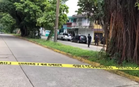 Asesinan a dos hermanos, una jubilada de Pemex y el hijo de un empresario en Veracruz