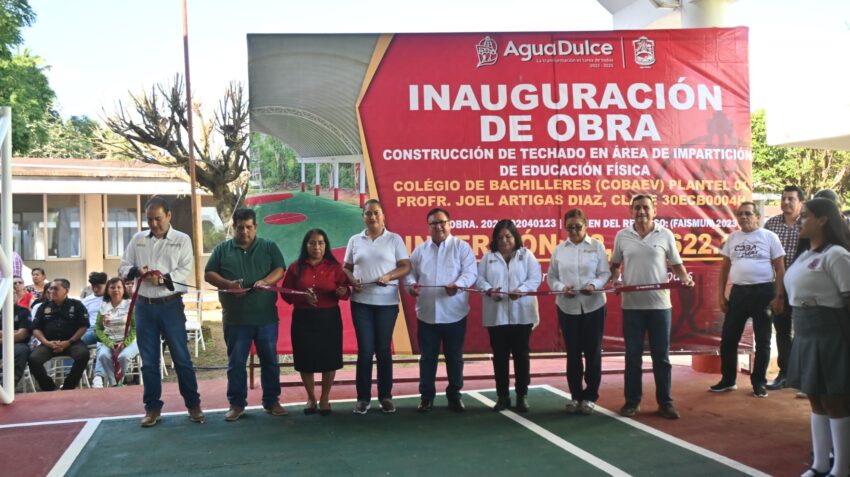 Una vez más, el alcalde de la Educación, Noé Castillo Olvera, cumple al inaugurar el domo escolar del Plantel Joel Artigas Díaz COBAEV 04 en Agua Dulce. 