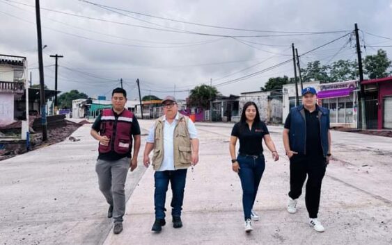 RECORRE EL ALCALDE EL ÚLTIMO TRAMO PAVIMENTADO DE LA TRANSISTMICA, EL PUEBLO DE PLACEMES