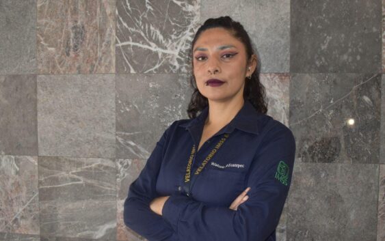 Mayra, orgullosa de ser la única embalsamadora y hornera en Velatorios del IMSS