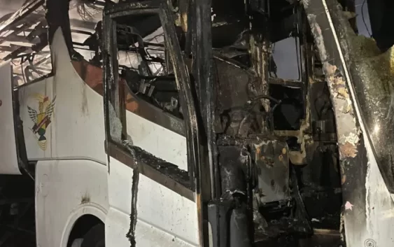Atacan con “Bombas Molotov” las instalaciones de Grúas MG en Acayucan