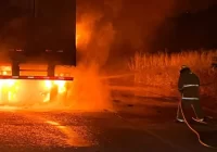 Incendio de un tracto camión en la autopista Cosoleacaque-Nuevo Teapa,