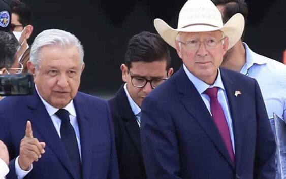 Ken Salazar da ‘regalo de cumpleaños’ a AMLO: Empeoró la inseguridad y ahuyentó inversiones, acusa