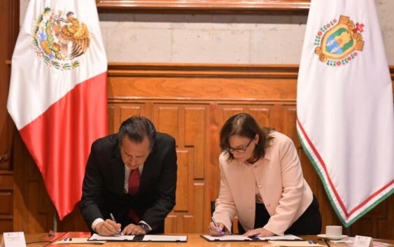 Rocío Nahle y Cuitláhuac García Jiménez firmaron las actas de entrega-recepción.