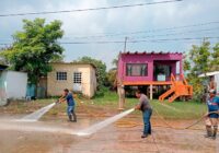 Desinfectan calles y mercados en Minatitlán tras desbordamiento del río Coatzacoalcos