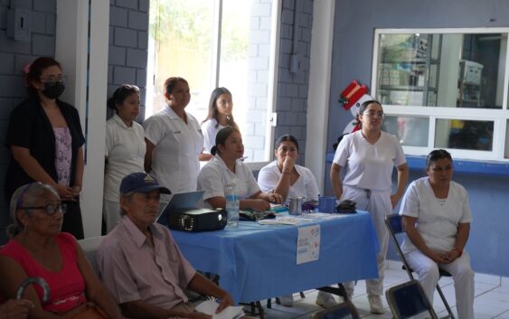 Personal de la Unidad Médica Municipal de Cosoleacaque realiza actividades de promoción a la salud metabólica.