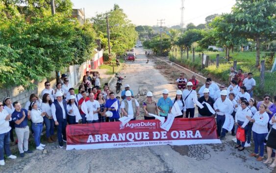 El alcalde de la transformación, José Noé Castillo Olvera, inicia obra de pavimentación con concreto hidráulico en importante vialidad de la colonia Díaz Ordaz, en Agua Dulce.