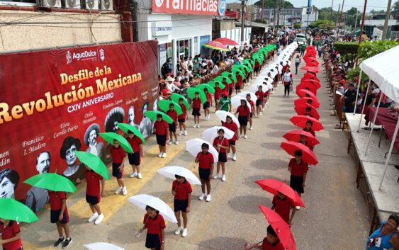 Desfilan más de 9 mil en Coatzacoalcos en la conmemoración de la Revolución Mexicana