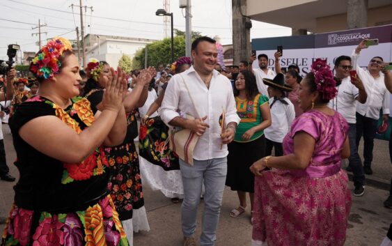 Magno desfile conmemorativo en Cosoleacaque, por el 114 aniversario de la Revolución Mexicana.