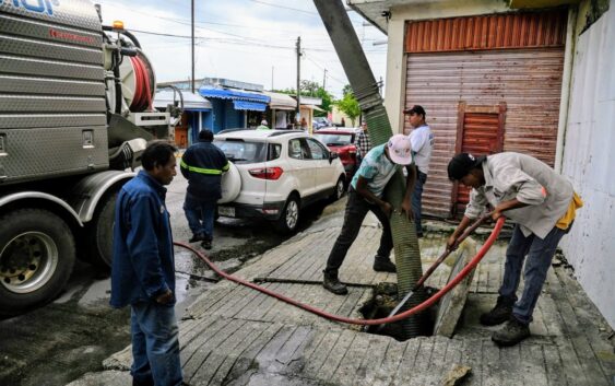 Intensifican trabajos de desazolve de drenajes