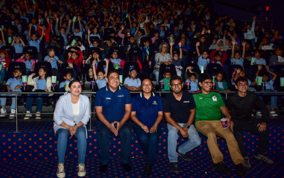 Tienen más de 400 niños de Coatzacoalcos función de cine gratis