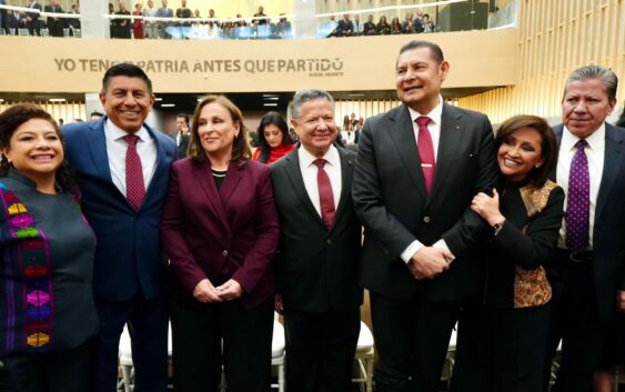Rocío Nahle, presente en la toma de protesta del Gobernador de Puebla