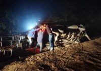 Camioneta de grupo musical sufre volcadura en Hidalgotitlán