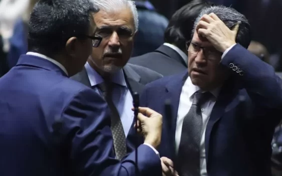 Diputados de Morena se desmarcan de Monreal tras pleito con Adán Augusto; arreglen sus diferencias por dinero como coordinadores, exigen