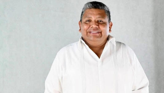 Roberto Pérez Delgado, presidente municipal  golpea a mujer indígena.