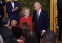 El chef José Andrés, Messi y Hilary Clinton, entre los galardonados por Biden en la Casa Blanca