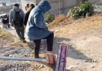 Adiós a la calle ‘Me canso ganso’: Habitantes quitan letreros de la colonia Cuarta Transformación Adiós a la calle ‘Me canso ganso’: Habitantes quitan letreros de la colonia Cuarta Transformación