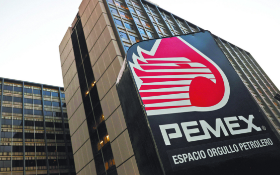 Bombeo de crudo de Pemex toca su nivel más bajo en 46 años