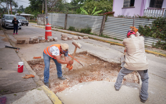 Programa de bacheo se lleva a cabo en diversos sectores del municipio de Cosoleacaque.