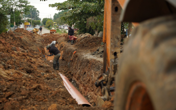 El H. Ayuntamiento de Cosoleacaque efectúa trabajos de rehabilitación de drenaje sanitario en diferentes puntos del municipio.