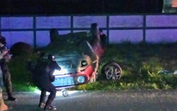 Terrible accidente automovilístico frente al Complejo Petroquímico “La Cangrejera”, dejó a un niño muerto y dos personas lesionadas. Conductor perdió el control de la camioneta que manejaba