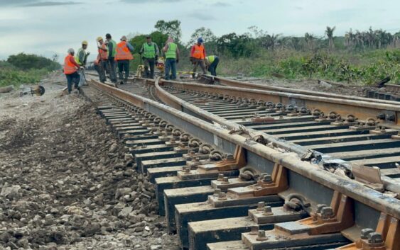 Rehabilitan vía férrea que conecta a Coatzacoalcos con Tabasco y Chiapas