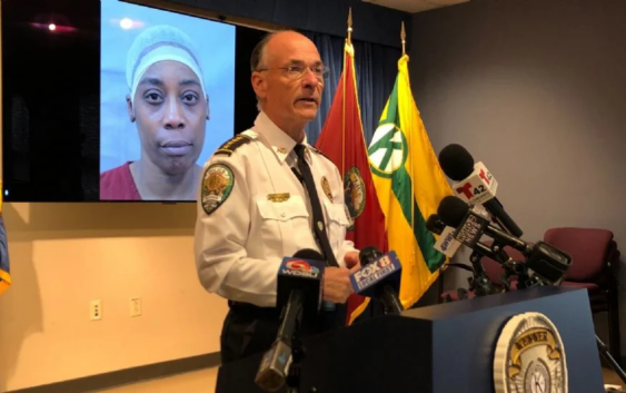 La mujer arrestada tras la muerte de periodista mexicano que cubría el Super Bowl tiene antecedentes penales por robo y drogar a hombres