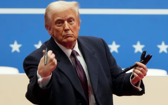 WSJ califica aranceles de Trump como “la guerra comercial más tonta de la historia”; “el ataque económico a los vecinos no tiene sentido”, dice