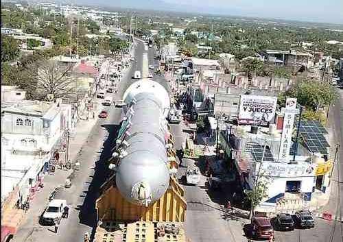 Trasladan reactor de mil 751 toneladas a Salina Cruz