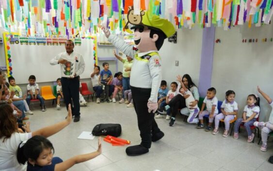 El H. Ayuntamiento de Cosoleacaque promueve la cultura vial en las escuelas.