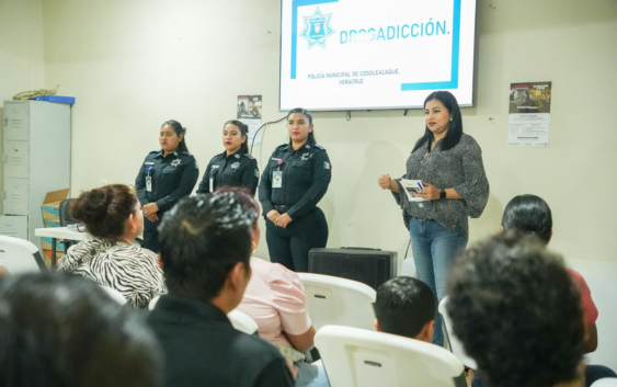 Por una juventud libre de adicciones, el H. Ayuntamiento de Cosoleacaque lleva pláticas a las escuelas.