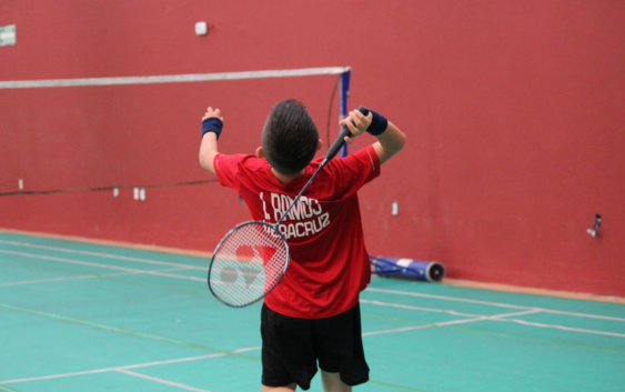 Más de 50 atletas compiten en la etapa estatal de bádminton en Veracruz