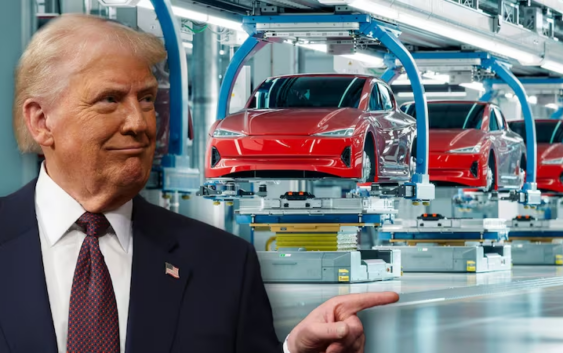 Trump ‘mete reversa’: Exenta de aranceles a los autos hechos en México y Canadá por un mes