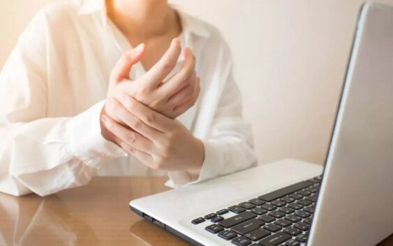 Emite IMSS Veracruz Sur recomendaciones para evitar lesiones en actividades de oficina