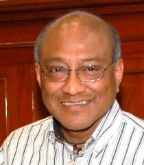 No pierdan el piso, no sean fanfarrones, sean humildes, dice el Profe Esteban a funcionarios