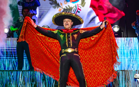 Pedro Fernández cierra con broche de oro la Expo Feria Coatza 2025 ante miles de familias