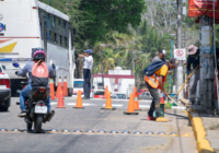 Continúa pinta de pasos peatonales y guarniciones en el municipio de Cosoleacaque