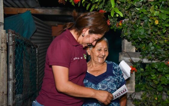 Con propuestas firmes en educación, Maricruz Alemán visita los barrios de Oluta