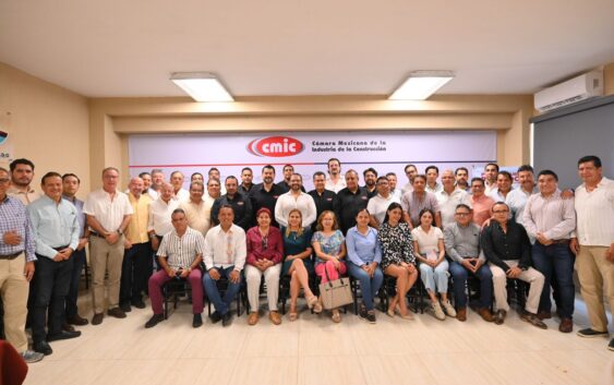 Pedro Miguel Rosaldo se reúne con empresarios de la construcción: plantea estrategia para mejorar la infraestructura de Coatzacoalcos