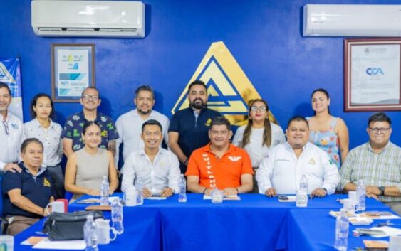 Cuitláhuac Condado se reúne con la Cámara de Comercio de Acayucan y presenta propuestas para detonar la economía local
