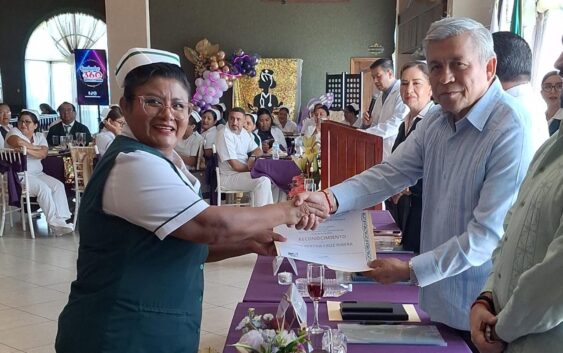 Entrega Veracruz Sur reconocimientos al Mérito de Enfermería 2024