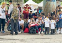 Migrantes enfrentan deshidratación y riesgos extremos por calor en su paso por el sur de Veracruz